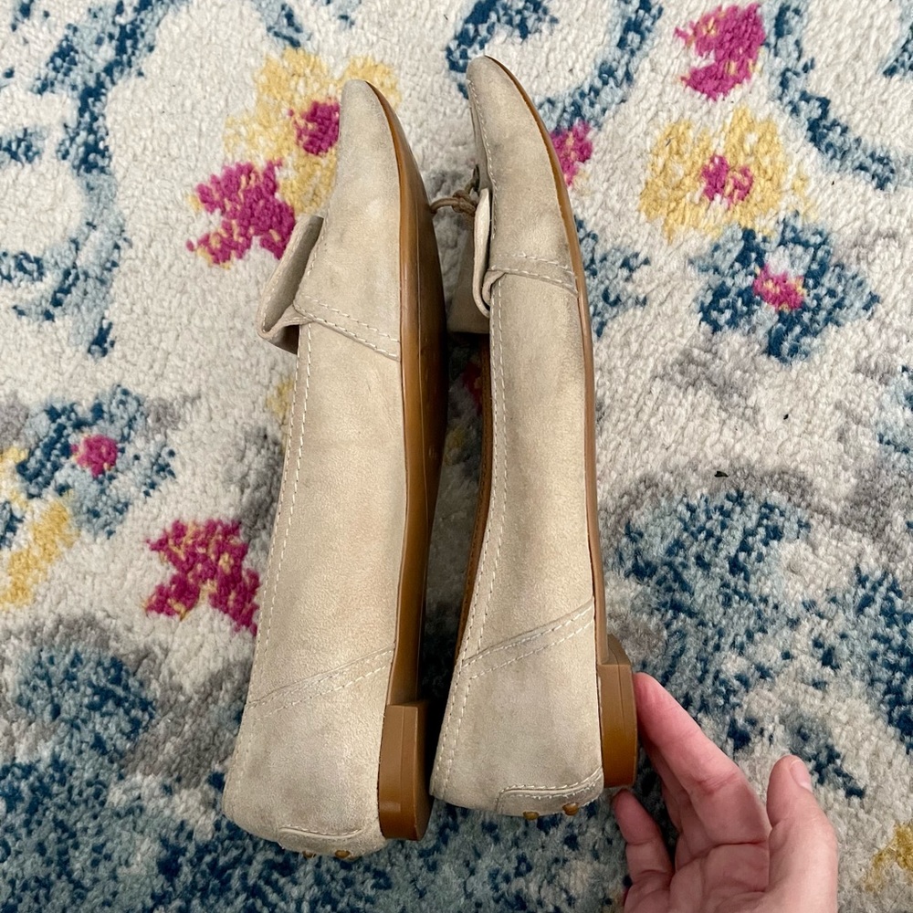 Tod’s cream beige suede flats - Picture 4 of 7